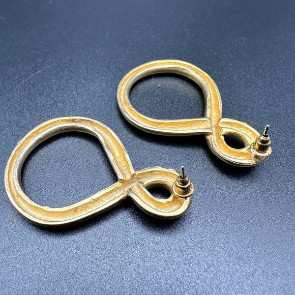 Vintage Gold Tone frosted like number eight  Clip on Earrings - Picture 6 of 7